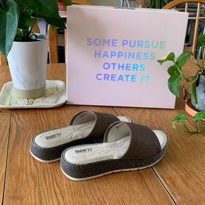 NWOT Born head crafted footwear size 8M